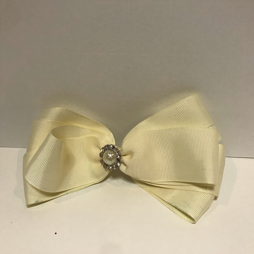 Girls medium hair bow